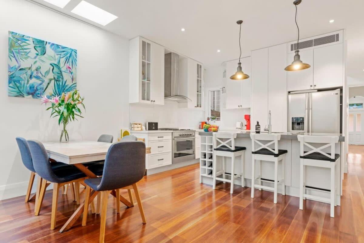 Bright Home In Trendy Newtown Close To The Park Сидни Екстериор снимка